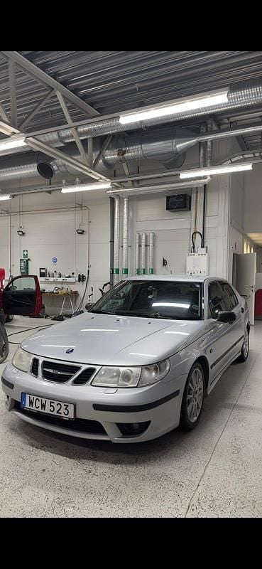 Begagnad 2005 Saab 9-5 Aero | 25 000 kr (Marknadspris) - Bild 1/4