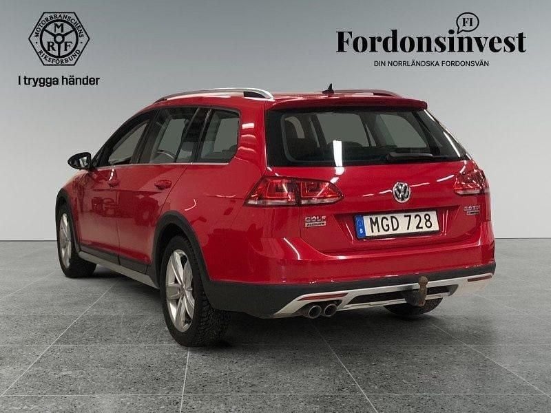 Begagnad VW Golf Alltrack 184 HK (135 kW) 2016 Röd Kombi