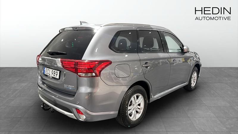 Begagnad Mitsubishi Outlander P-HEV Edition 163 HK (119 kW) 2017 Kombi