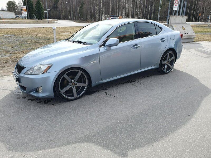 Blå Begagnad 2007 Lexus IS220d Sedan | 55 000 kr - Bild 1/4