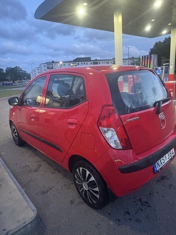 Röd Begagnad 2009 Hyundai i10 Halvkombi | 55 000 kr (Marknadspris) - Bild 1/4