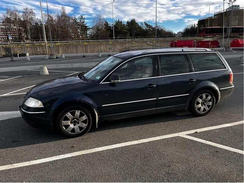 Begagnad 2004 VW Passat Highline Kombi | 20 000 kr (Marknadspris) - Bild 1/4