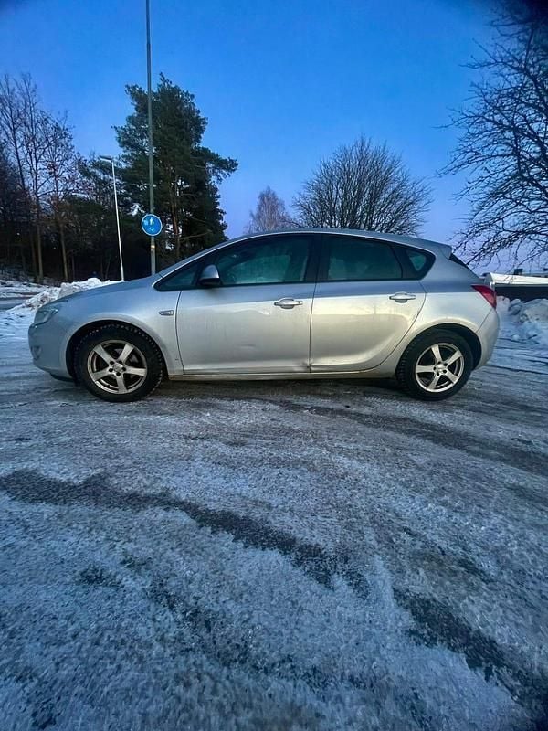 Begagnad Opel Astra 115 HK (84 kW) 2010