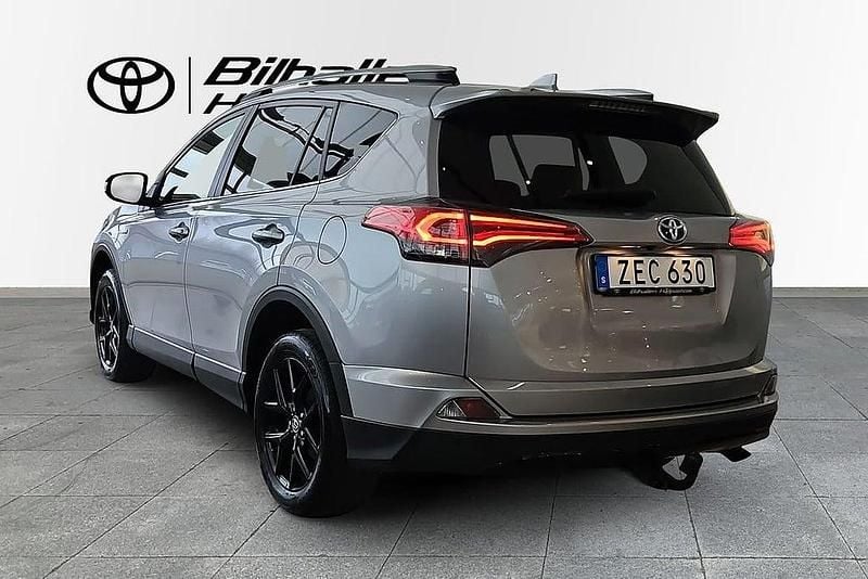 Begagnad Toyota RAV4 Hybrid 200 HK (147 kW) 2018 Silver SUV