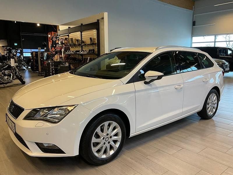 Vit Begagnad 2014 Seat Leon ST Style Kombi | 128 000 kr (Marknadspris) - Bild 1/4