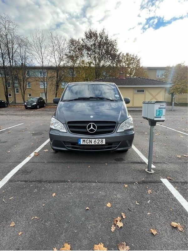 Grå Begagnad 2012 Mercedes Vito Van | 79 000 kr (Dyr) - Bild 1/4