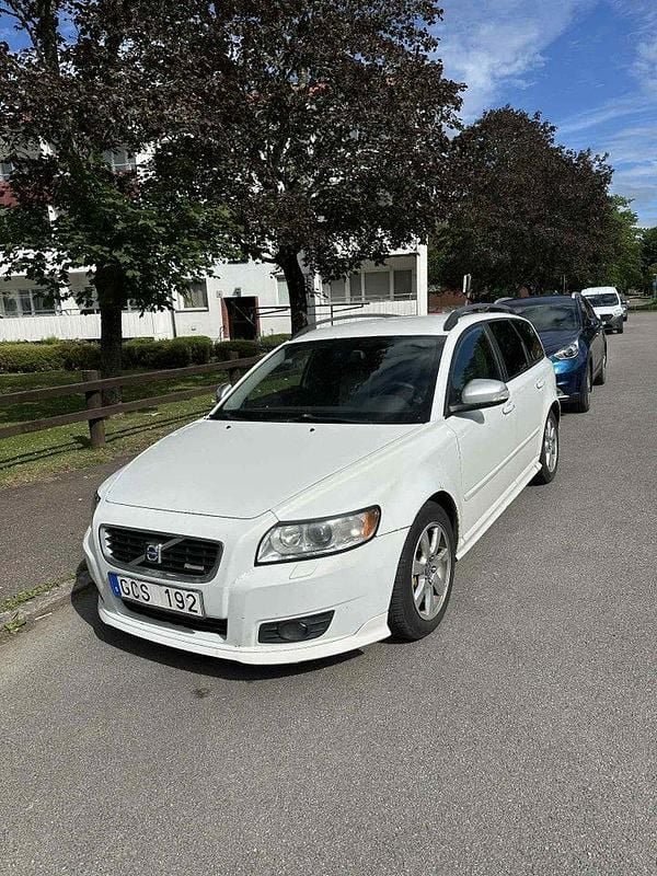 Vit Begagnad 2010 Volvo V50 R-Design Kombi | 35 000 kr (Lite dyr) - Bild 1/4