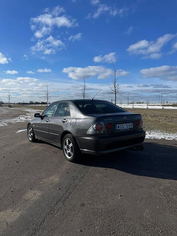 Begagnad Lexus IS200 155 HK (114 kW) 2005