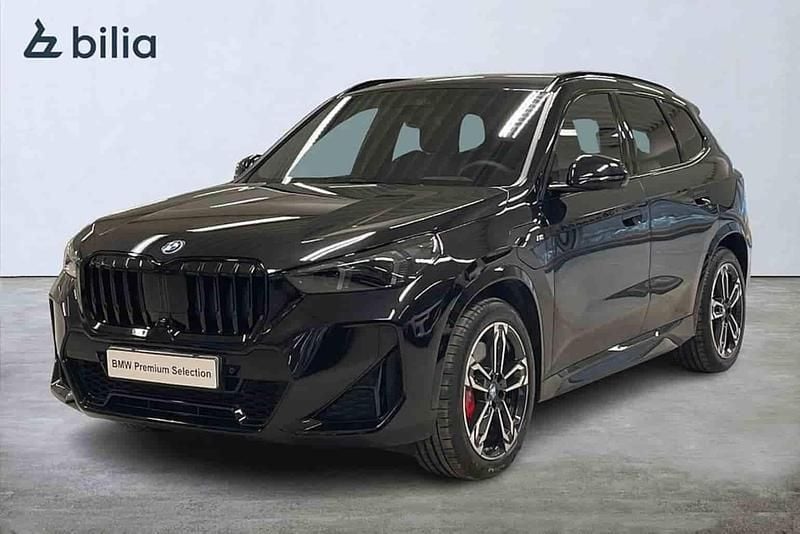 Svart Begagnad 2025 BMW X1 Comfort Edition SUV | 649 900 kr - Bild 1/1