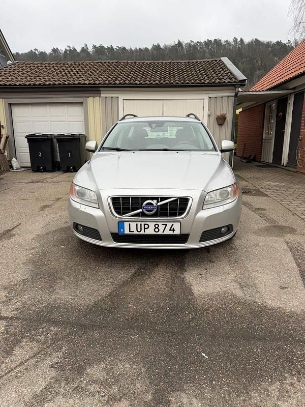 Begagnad 2012 Volvo V70 Kombi | 59 000 kr (Marknadspris) - Bild 1/4