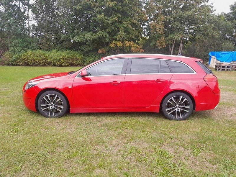 Röd Begagnad 2012 Opel Insignia OPC Kombi | 100 000 kr (Marknadspris) - Bild 1/4