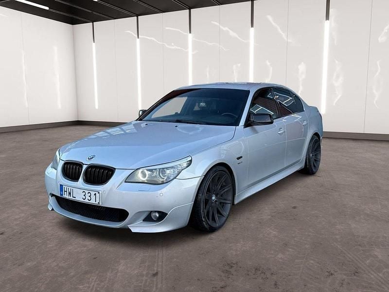 Ljusgrå (grå) Begagnad 2009 BMW 530 M Sport Sedan | 119 900 kr - Bild 1/4