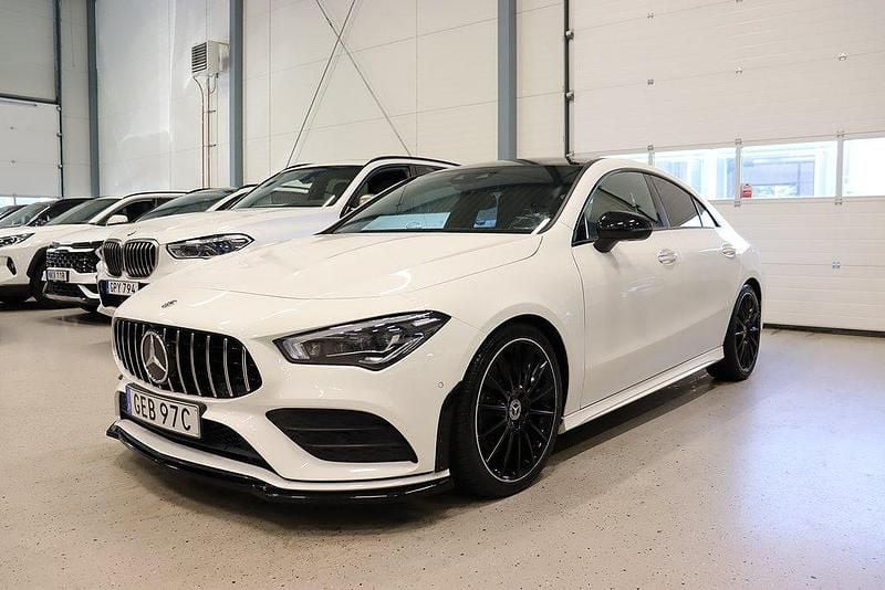 Vit Begagnad 2019 Mercedes CLA220 AMG Sedan | 359 800 kr (Marknadspris) - Bild 1/4
