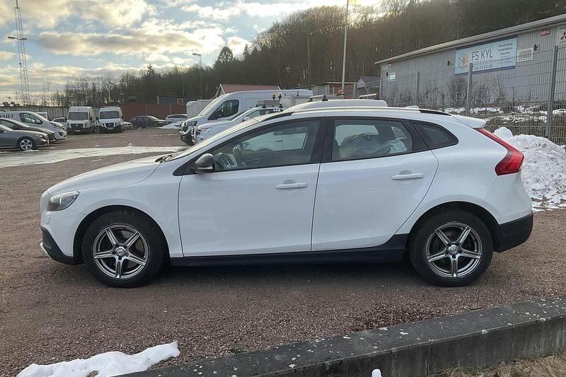 Begagnad Volvo V40 CC 120 HK (88 kW) 2016 Vit Kombi