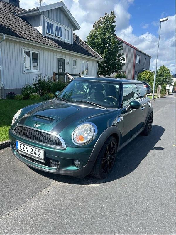 Grön Begagnad 2007 Mini Cooper S Halvkombi | 44 999 kr (Superpris) - Bild 1/4