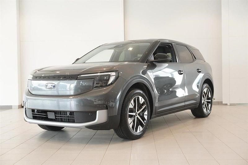 Grå Ny 2025 Ford Explorer Business Edition SUV | 559 000 kr (Bra pris) - Bild 1/4