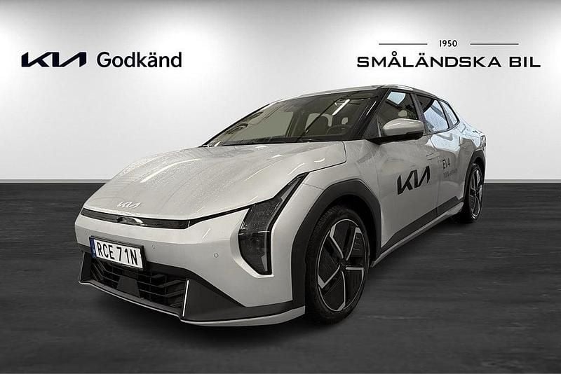 Begagnad Kia EV4 110 kW (150 HK) 2026 Vit Halvkombi