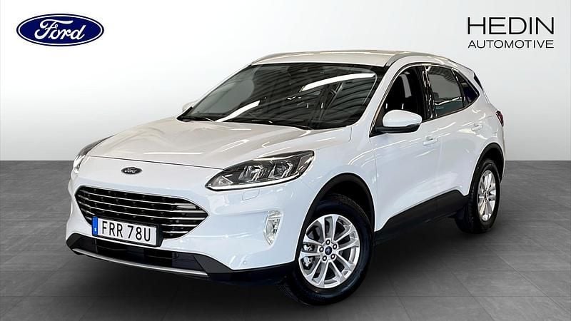 Frozen white Begagnad 2023 Ford Kuga Titanium SUV | 299 900 kr (Marknadspris) - Bild 1/4