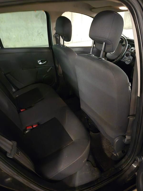 Begagnad Renault Clio R.S. 75 HK (55 kW) 2011 Halvkombi