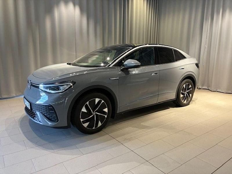 Grå Begagnad 2023 VW ID.5 Pro Performance SUV | 399 900 kr - Bild 1/4