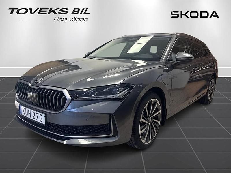 Grå Ny 2026 Skoda Superb Kombi | 535 000 kr - Bild 1/4