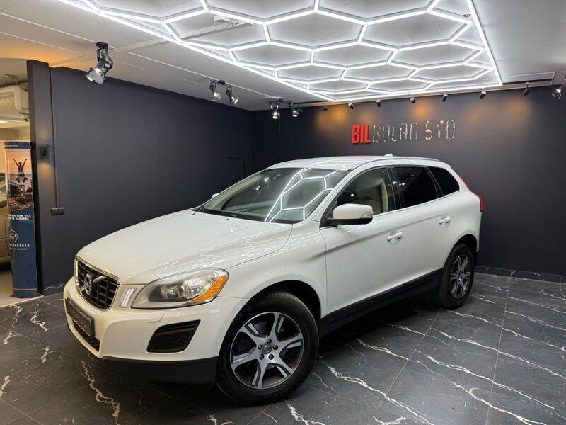 Vit Begagnad 2013 Volvo XC60 Summum SUV | 89 900 kr (Marknadspris) - Bild 1/4