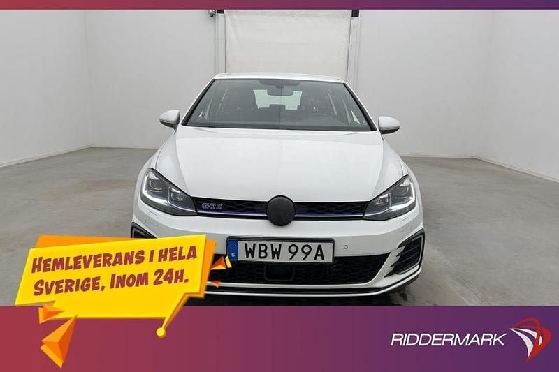 Begagnad VW Golf VIII GTE 204 HK (150 kW) 2020 Vit Halvkombi