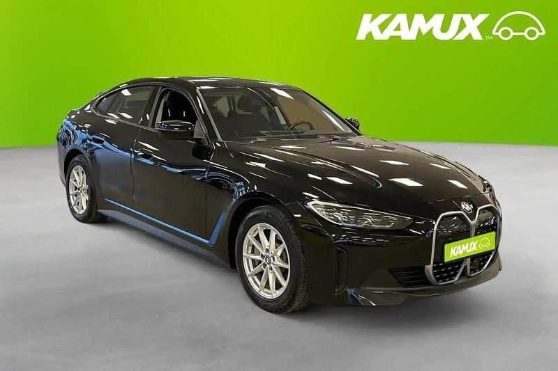 Svart Begagnad 2023 BMW i4 Sedan | 359 900 kr (Marknadspris) - Bild 1/4