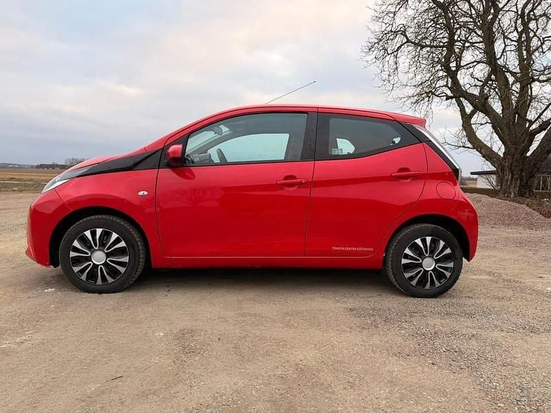 Begagnad 2016 Toyota Aygo Halvkombi | 64 900 kr (Bra pris) - Bild 1/4