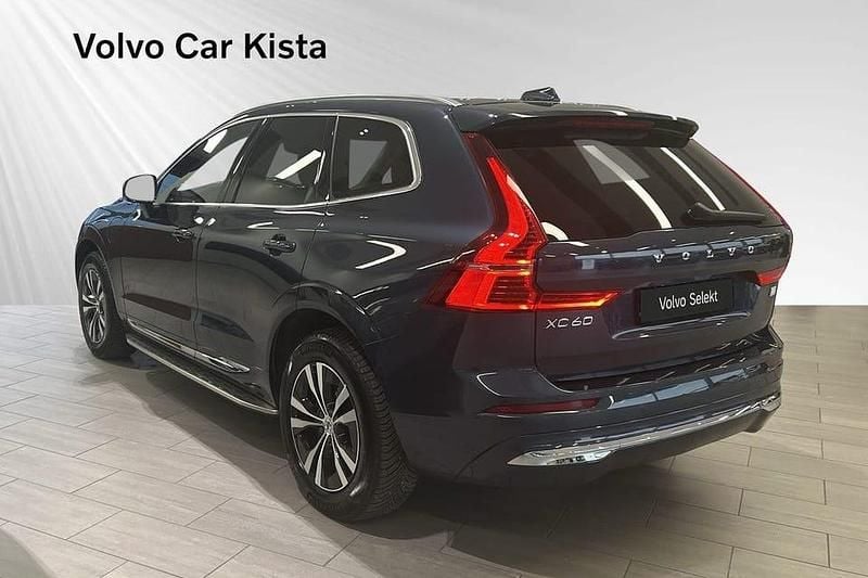 Begagnad Volvo XC60 Core 355 HK (261 kW) 2023 Blå SUV