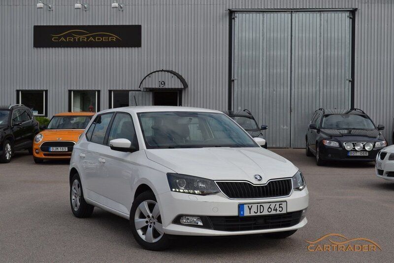 Vit Begagnad 2017 Skoda Fabia Style Halvkombi | 74 900 kr (Marknadspris) - Bild 1/4