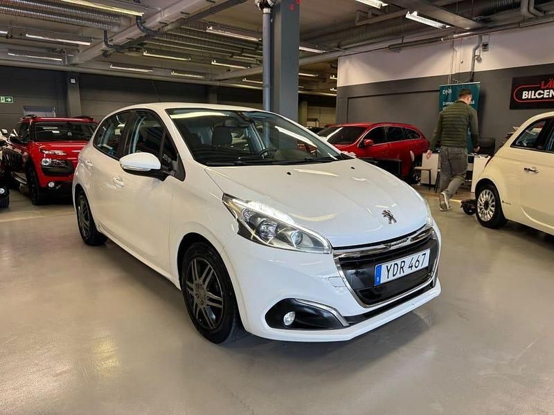 Begagnad Peugeot 208 82 HK (60 kW) 2016 Vit Halvkombi