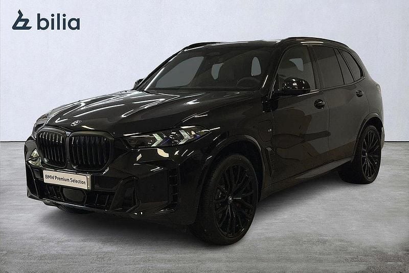 Svart Begagnad 2025 BMW X5 Comfort Edition SUV | 1 109 000 kr - Bild 1/4