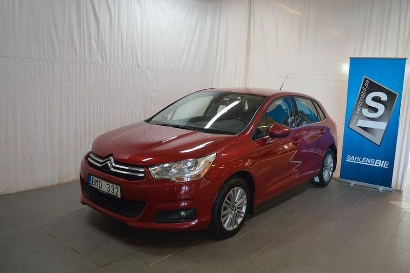 Röd Begagnad 2013 Citroën C4 Halvkombi | 59 000 kr (Lite dyr) - Bild 1/4