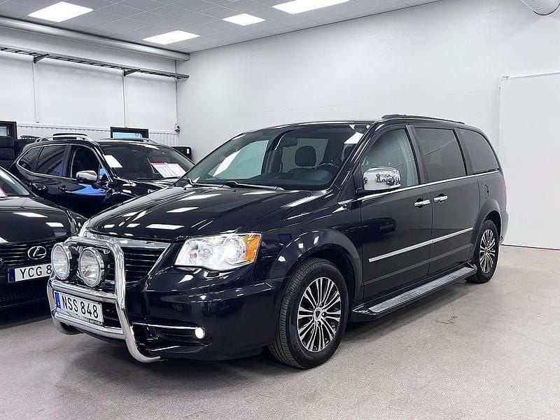 Svart Begagnad 2015 Lancia Voyager Minibuss | 169 900 kr (Marknadspris) - Bild 1/4