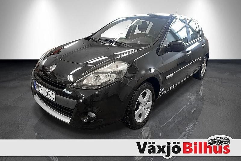Begagnad Renault Clio IV 75 HK (55 kW) 2011 Svart Halvkombi