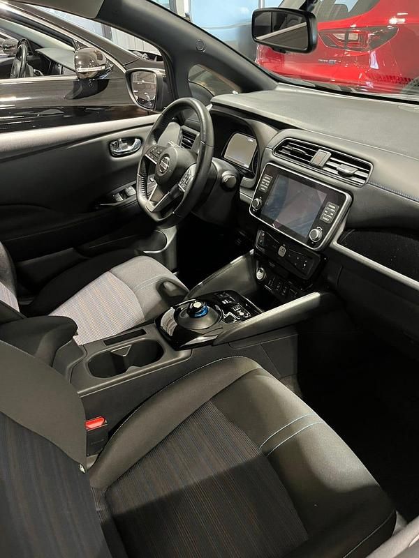 Begagnad Nissan Leaf 110 kW (150 HK) 2021 Halvkombi
