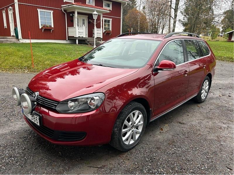 Röd Begagnad 2010 VW Golf VI Kombi | 56 000 kr (Dyr) - Bild 1/4