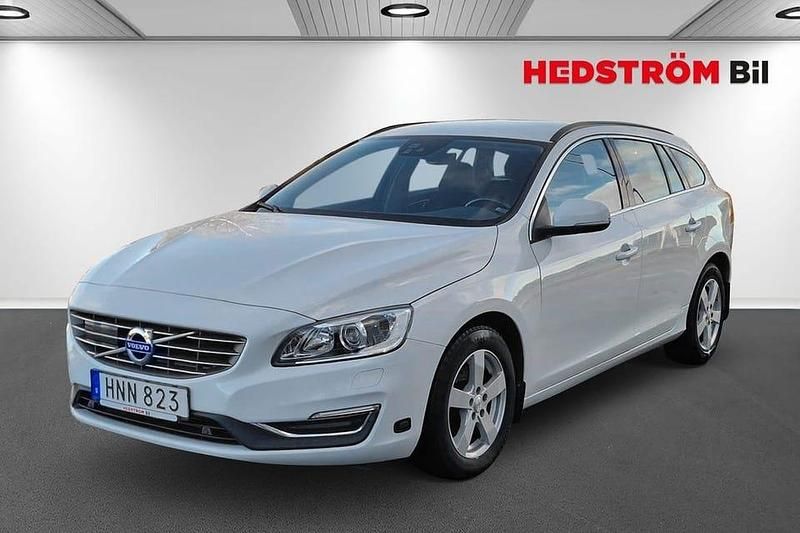 Vit Begagnad 2018 Volvo V60 Kombi | 169 000 kr (Marknadspris) - Bild 1/4