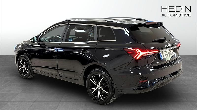 Begagnad MG MG5 EV Comfort 130 kW (177 HK) 2022 Svart Kombi