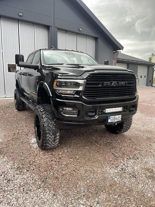 Svart Begagnad 2019 Dodge Ram Pickup | 995 000 kr - Bild 1/4