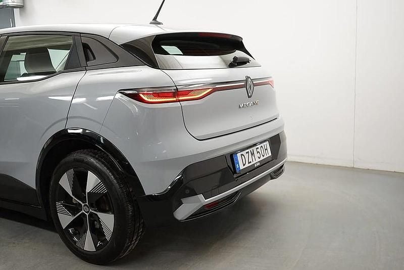 Begagnad Renault Mégane IV Equilibre 95 kW (130 HK) 2022 Grå Halvkombi