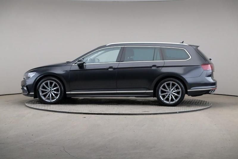 Begagnad VW Passat R-line 200 HK (147 kW) 2022 Mörkgrå Kombi