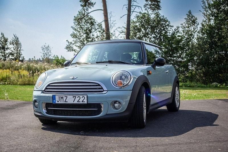 Blå Begagnad 2012 Mini Cooper D Halvkombi | 68 000 kr (Marknadspris) - Bild 1/4