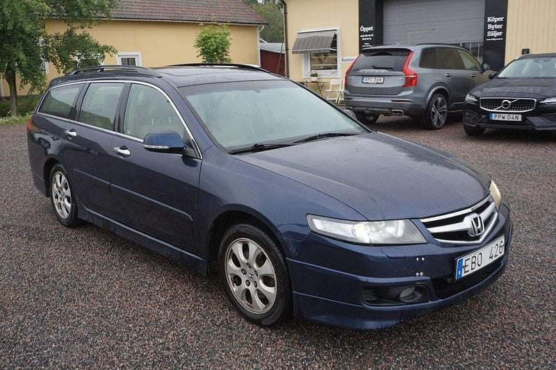 Mörkblå Begagnad 2006 Honda Accord Executive Kombi | 22 900 kr (Superpris) - Bild 1/4