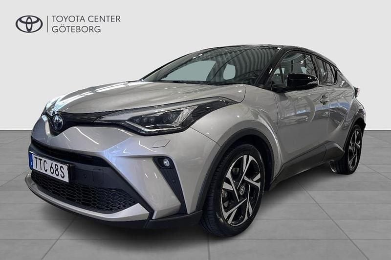 Silver Begagnad 2022 Toyota C-HR+ Edition SUV | 269 900 kr (Marknadspris) - Bild 1/4