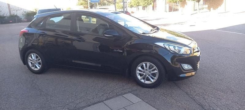 Svart Begagnad 2014 Hyundai i30 Sport Halvkombi | 69 900 kr (Marknadspris) - Bild 1/4