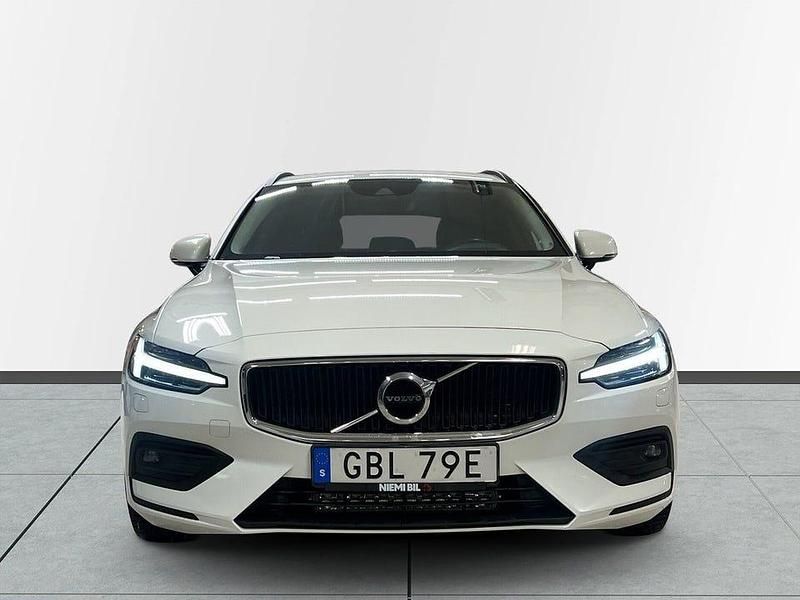 Begagnad Volvo V60 Momentum 150 HK (110 kW) 2019 Vit Kombi