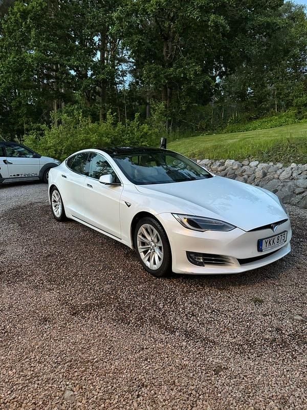 Begagnad 2017 Tesla Model S Halvkombi | 169 000 kr (Marknadspris) - Bild 1/4