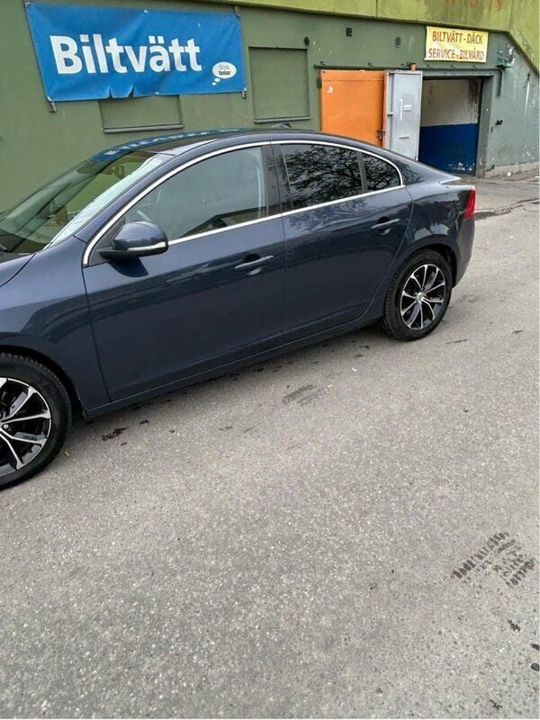 Blå Begagnad 2011 Volvo S60 Momentum Sedan | 98 000 kr (Bra pris) - Bild 1/4